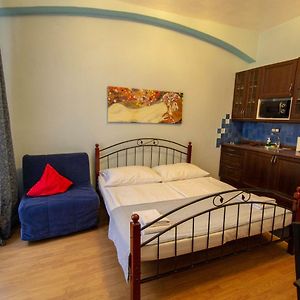 Studio met een King Size Bed
